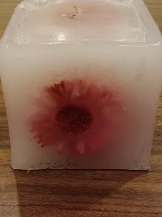 Vela quadrada grande perfumada com flor vermelha