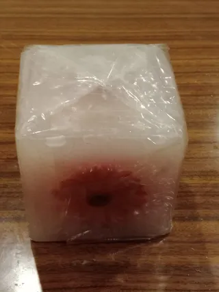 Vela quadrada grande perfumada com flor vermelha