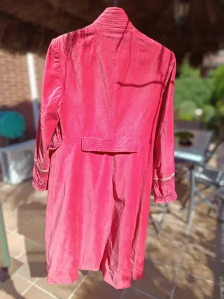 Abrigo rojo tipo casaca