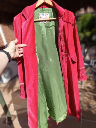 Abrigo rojo tipo casaca