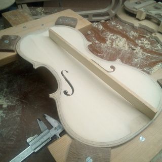 Violín con funda