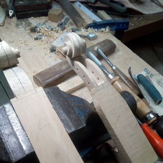Violín con funda