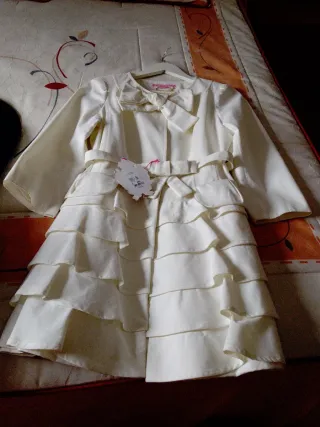 Abrigo blanco con lazo y volantes Talla S/M