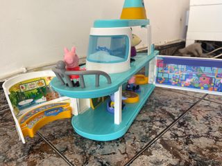 Barco Peppa Pig con muñecos de regalo
