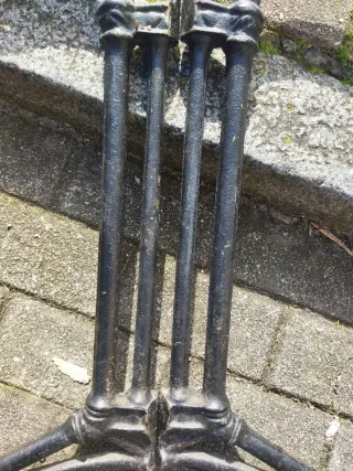 Patas de mesa antiguas de metal