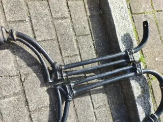 Patas de mesa antiguas de metal