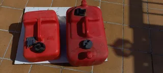 Depósitos de combustible rojos