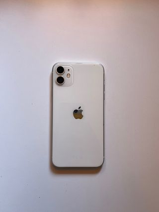 iPhone 11 Blanco + Funda