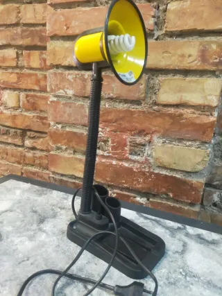 Lámpara Escritorio Fase Negra y Amarilla