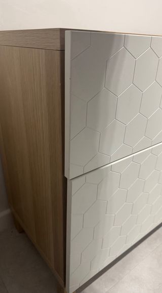 Mueble Ikea blanco y madera