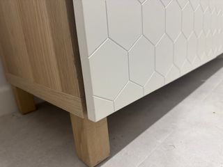 Mueble Ikea blanco y madera