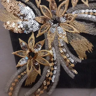 Applicazione paillettes oro e argento