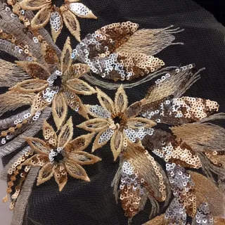 Applicazione paillettes oro e argento