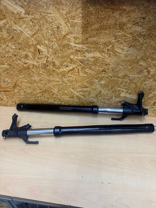 Yamaha MT-09 Forqueta