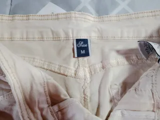 Pantalón pitillo beige