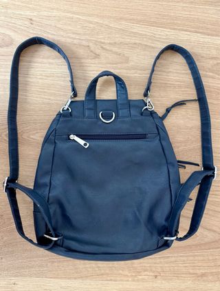 Mochila mujer azul con varios bolsillos.