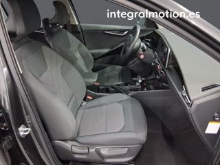 Kia Niro 1.6 GDi HEV 104kW (141CV) Concept