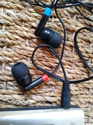 Radio Portátil Sony SRF-S83 Mega Bass