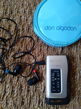 Radio Portátil Sony SRF-S83 Mega Bass