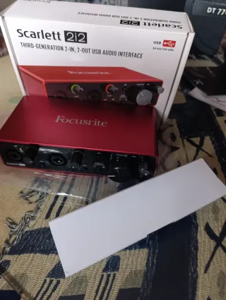 Focusrite Scarlett 2i2 Tarjeta de Sonido