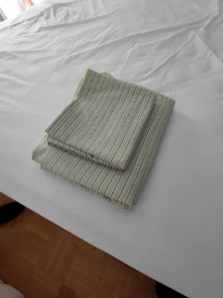 Colchon 150x200 con sommier 150x190 y regalos.