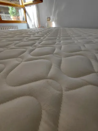 Colchon 150x200 con sommier 150x190 y regalos.