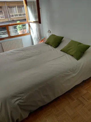 Colchon 150x200 con sommier 150x190 y regalos.