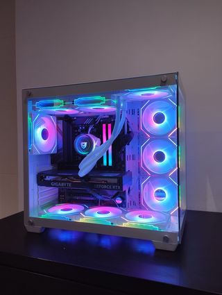 PC Gaming Ryzen 9800X3D + RTX 5070 32GB DDR5
