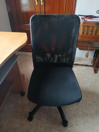 Silla de escritorio giratoria negra