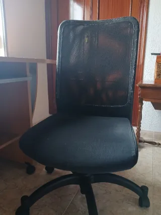 Silla de escritorio giratoria negra