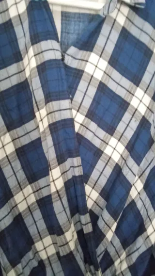 Camisa Bershka Talla L corta por delante