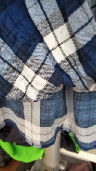 Camisa Bershka Talla L corta por delante