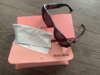 Gafas de sol Miu Miu Negras