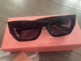 Gafas de sol Miu Miu Negras