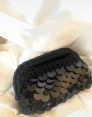 Borsa uncinetto nera con paillettes
