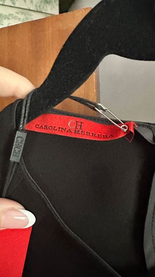 Blusa capa Carolina Herrera Talla m