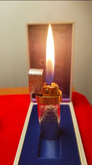 Encendedor Christian Dior chapado oro