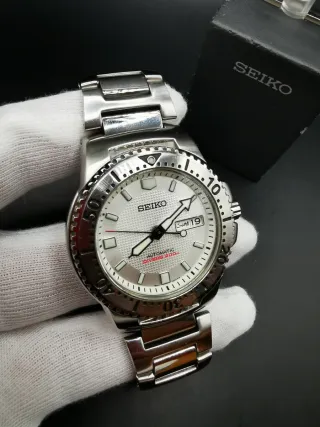 Seiko White Knight Automático