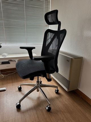 Silla ergonómica de oficina negra