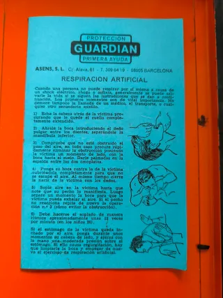 Botiquín metálico Guardian vintage rojo