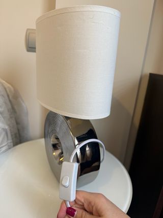 Lámpara de mesa moderna plateada