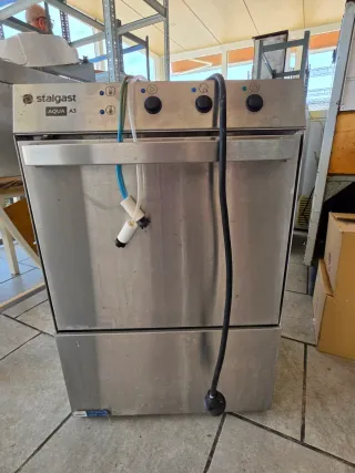 2 Lavavajillas Industriales y 1 botellero