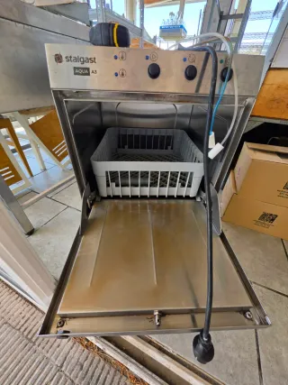 2 Lavavajillas Industriales y 1 botellero