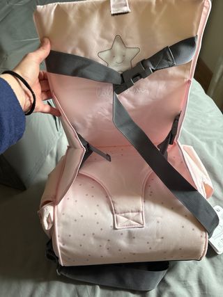Trona de viaje rosa con estrellas