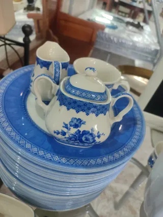 Vajilla Churchill Azul y Blanca