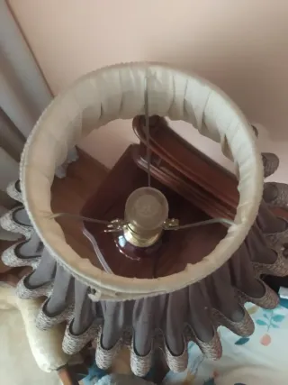 Lámpara de mesa clásica dorada