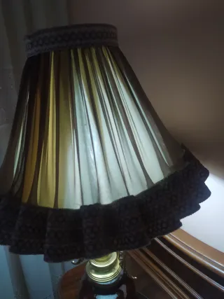 Lámpara de mesa clásica dorada