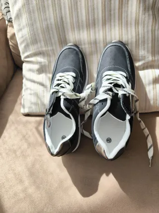 Zapawtillas deportivas mujer negras y doradas