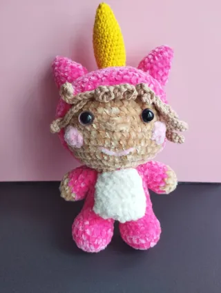 Muñeca unicornio crochet rosa