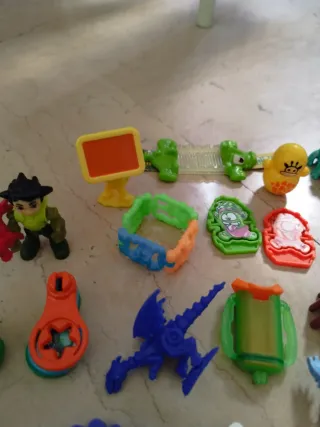 58 Sorprese Kinder - Giocattoli assortiti